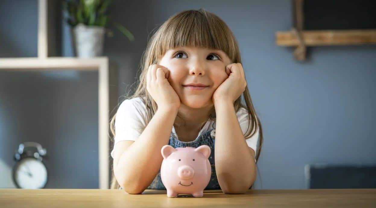 Little Girl with piggy bank | How to claim tax back